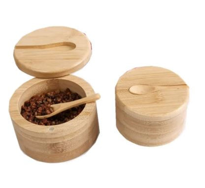 Bote de bambú con cuchara